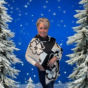 Floral scarf, Black & white Women's  large NIP cashmere feeling  74.8” x 25.5”